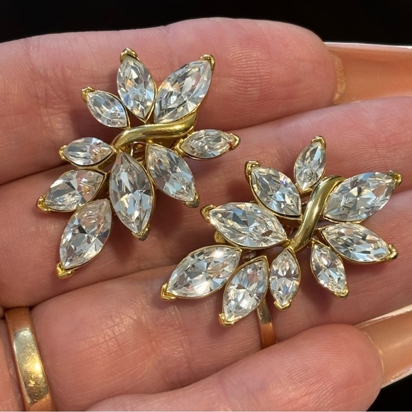 Trifari Kunio Matsumoto Rhinestone earrings clip on - Picture 7 of 9